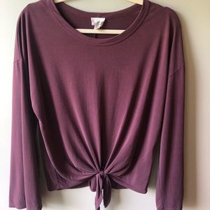 Women’s front tie top with flowy sleeves